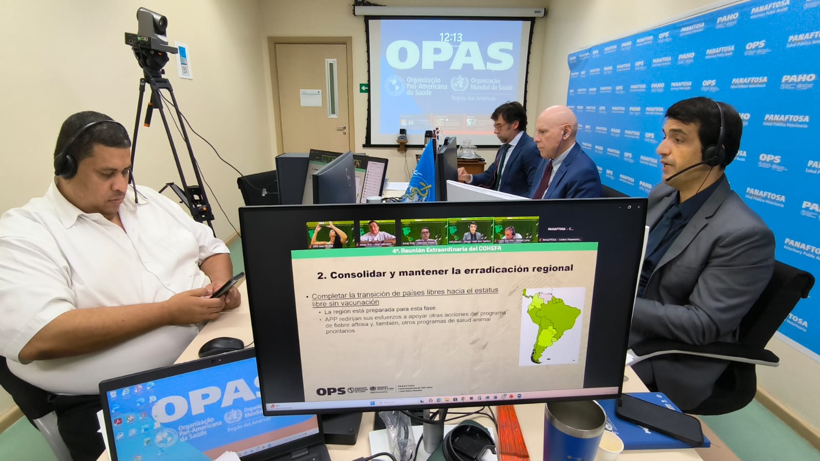 ""técnicos de PANAFTOSA en la cuarta reunión extraordinaria del COHEFA