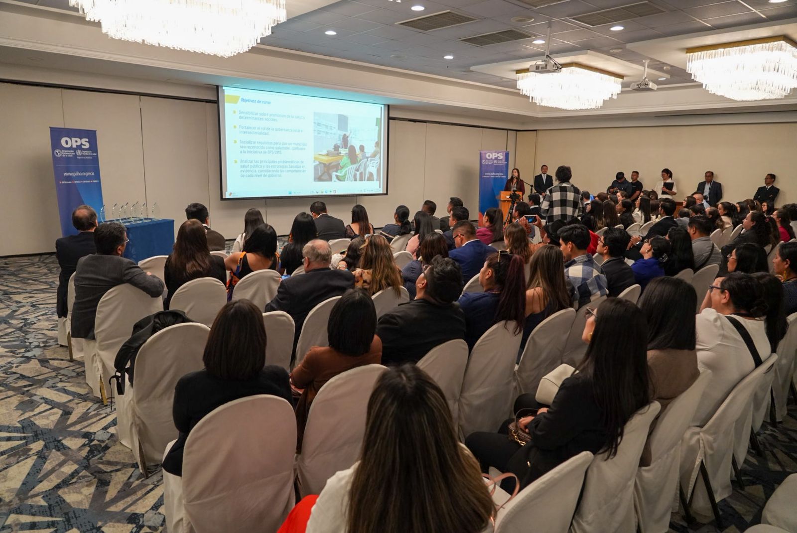 Participantes son informados de los nuevos cursos