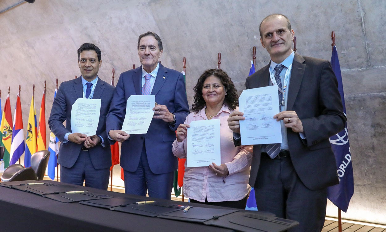 La ministra de Salud de Bolivia destacó que la adhesión del país a la Alianza por la Atención Primaria de Salud es un paso esencial para fortalecer una atención continua, cercana y equitativa, y afirmó que la atención primaria es un compromiso fundamental con la vida y el bienestar integral de las personas.