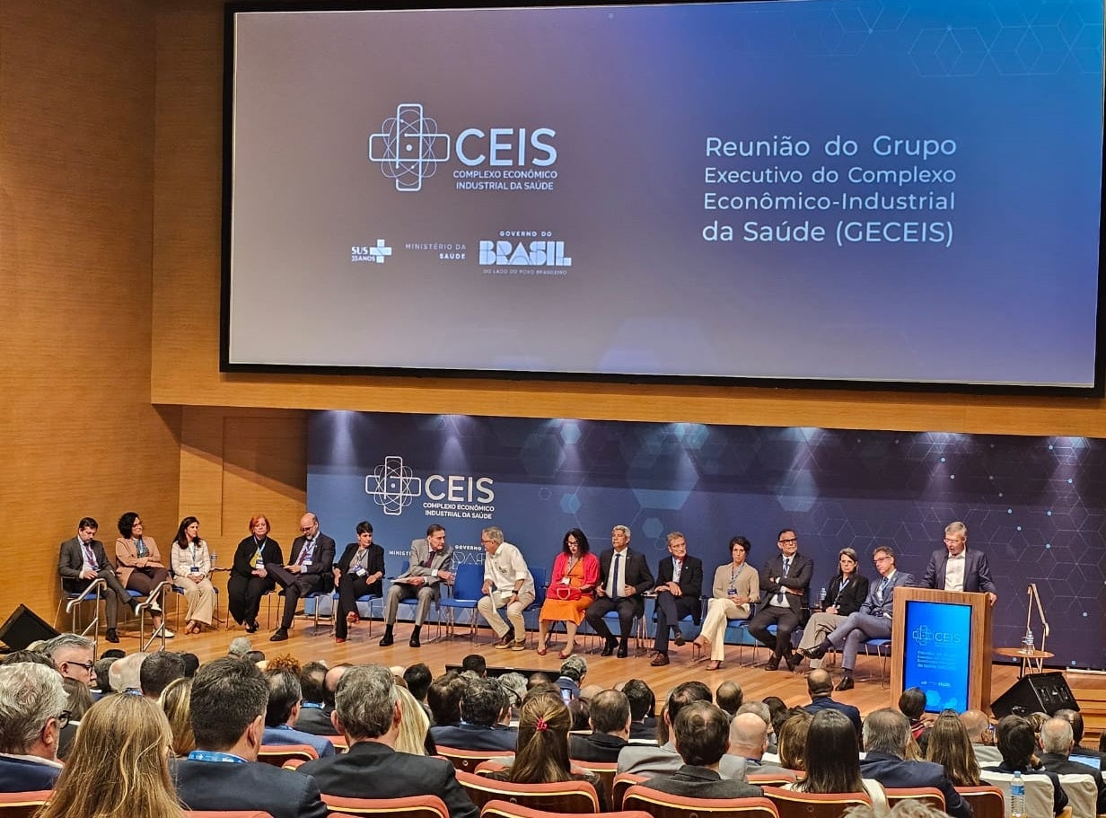 Firma de convenio de cooperación entre CEIS y OPS