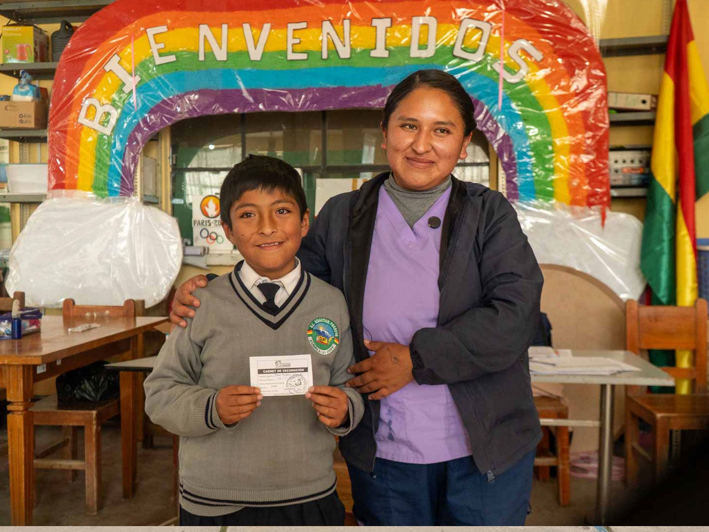 Joel el niño de 8 años vacunado por primera vez con la vacuna SRP. Fotos: Víctor Ugarte/OPS.