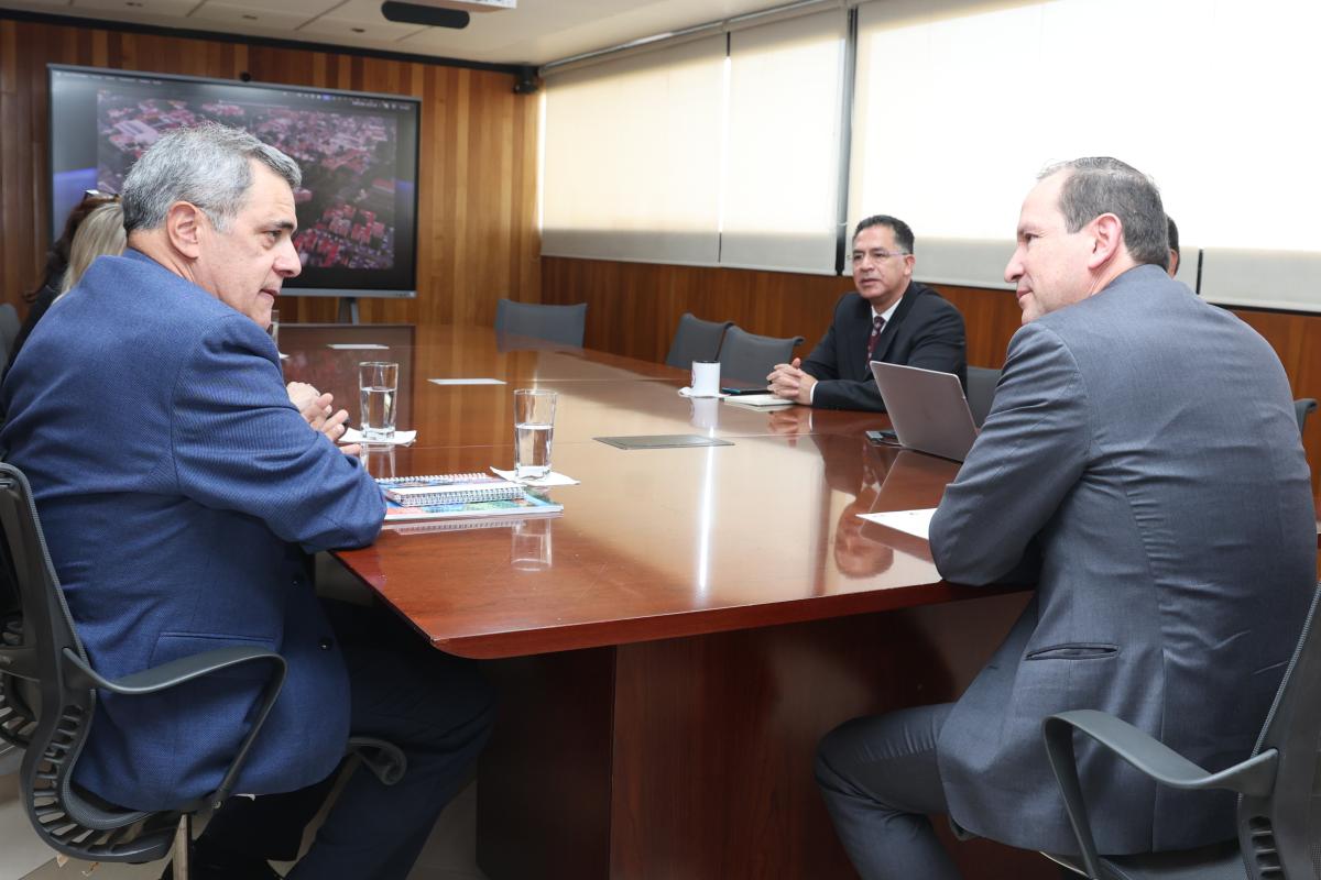 Diálogo entre las y los participantes de la reunión
