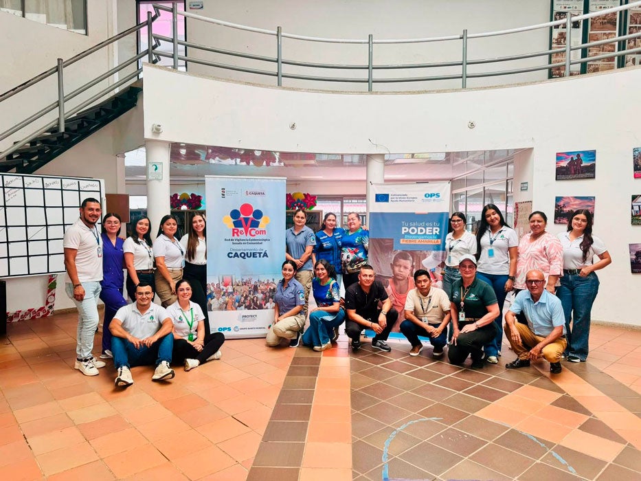 Personas en capacitación en comunicación de riesgos 