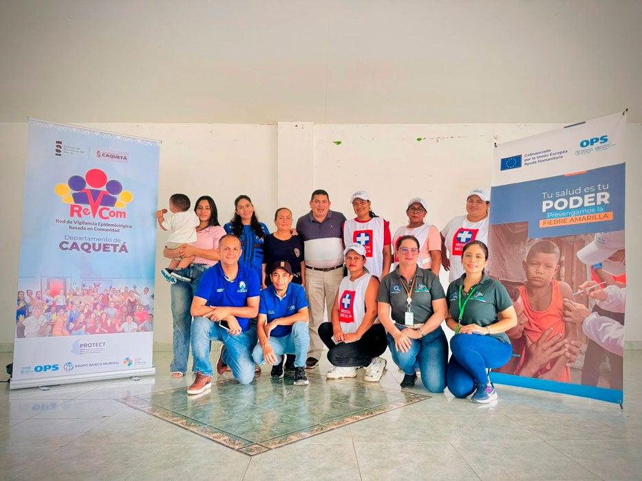 Personas en capacitación en comunicación de riesgos 