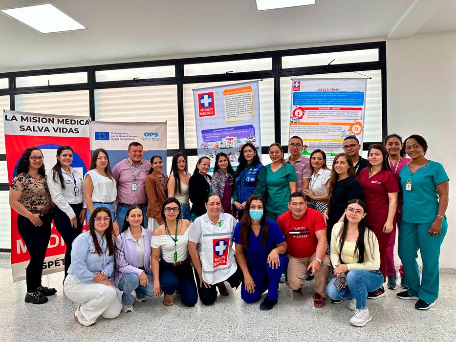 Personas en capacitación en comunicación de riesgos 