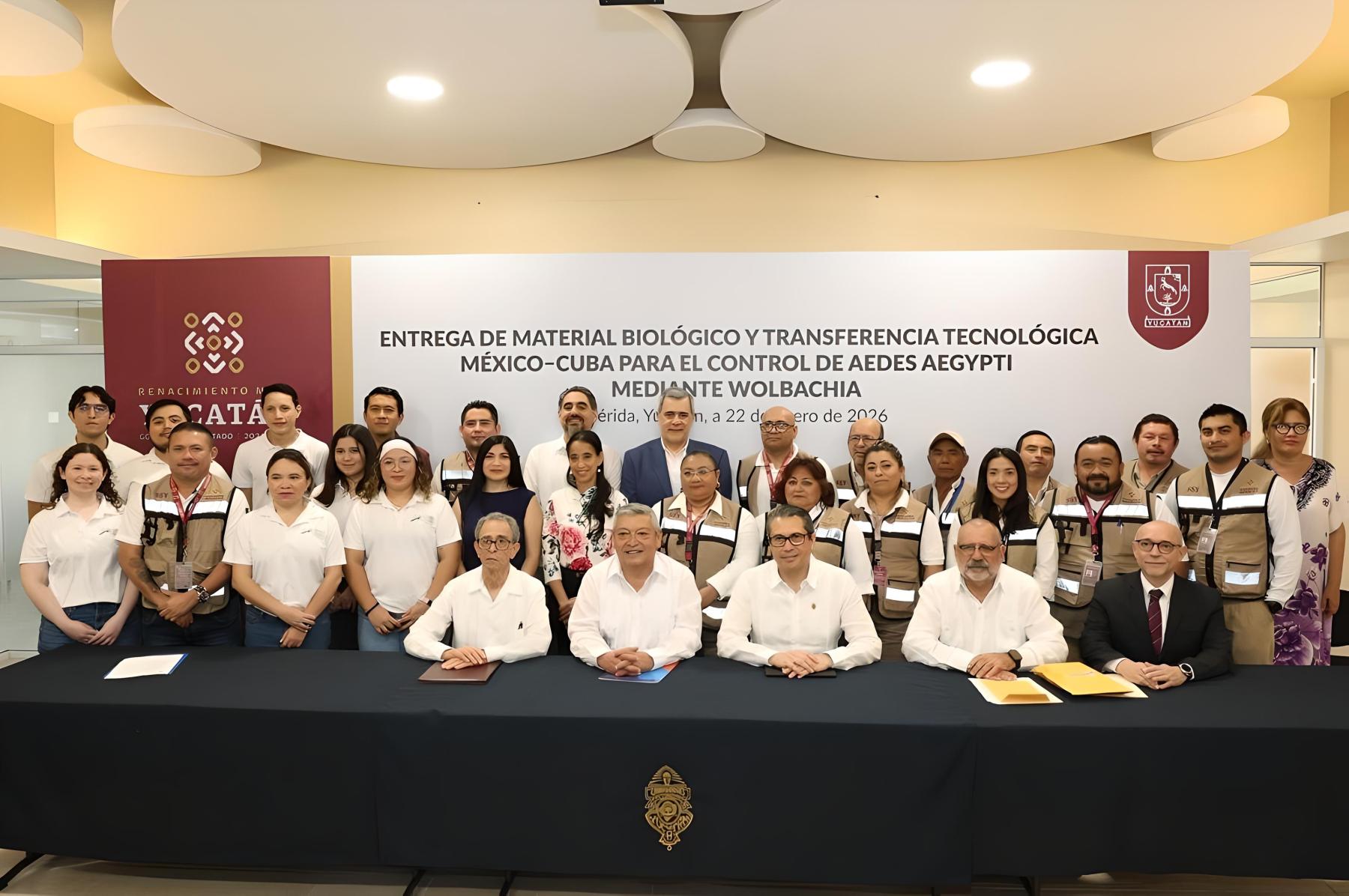 Participantes del acto protocolario de donación  de huevos Aedes aegypti con la bacteria Wolbachia 