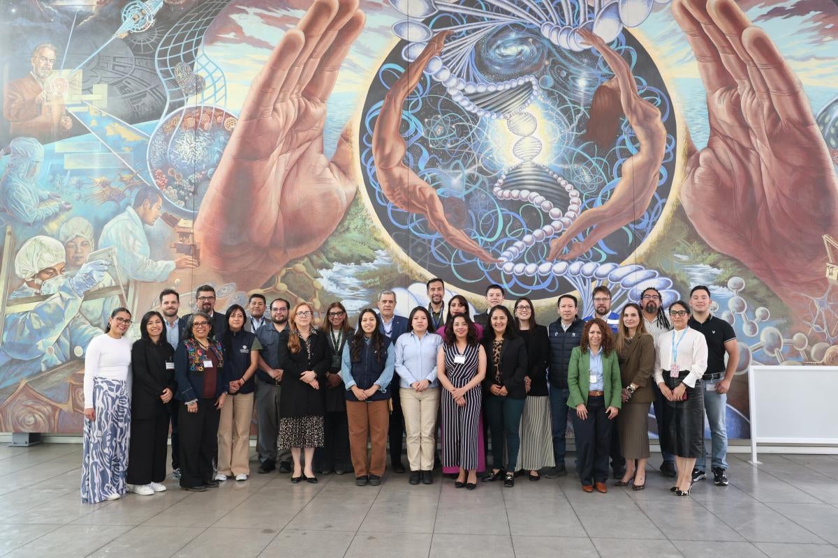 Fotografía grupal de la reunión nacional titulada “Programa Nacional de Prevención y Control de Enfermedades causadas por Virus Respiratorios con Potencial Epidémico y Pandémico