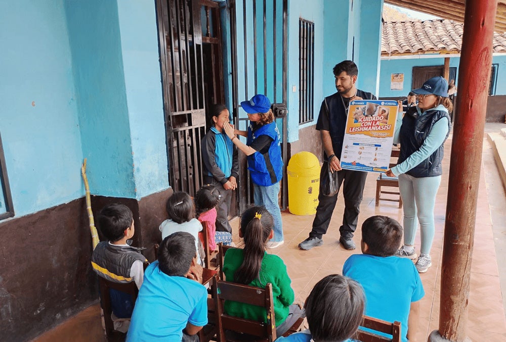 Acciones de prevención y cuidados de los niños afectados en espacios como escuelas y visitas a domicilio, en la provincia de Cajabamba – Cajamarca. Créditos: RIS Cajabamba. 