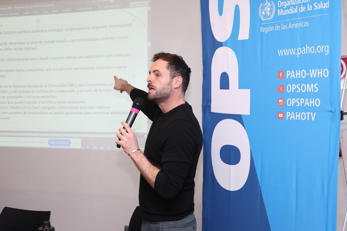 Personal de OPS durante la reunión nacional