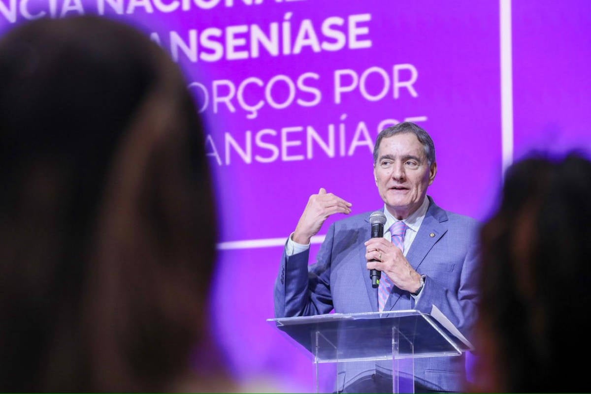 El Dr. Jarbas Barbosa en la Conferencia Nacional de Alto Nivel sobre la enfermedad de Hansen, celebrada en Río de Janeiro.