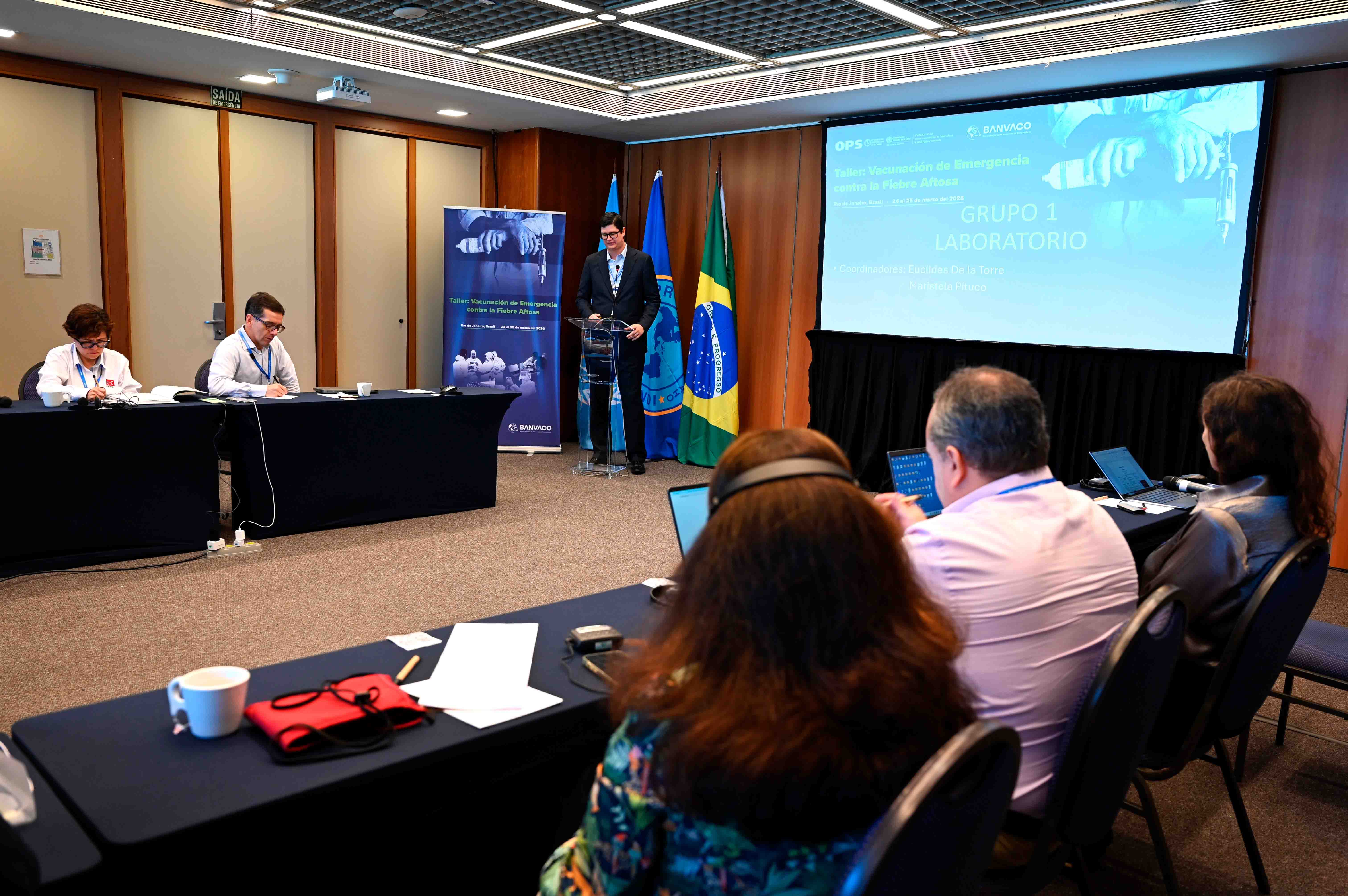 ""participantes del taller de vacunación de emergencia de fiebre aftosa