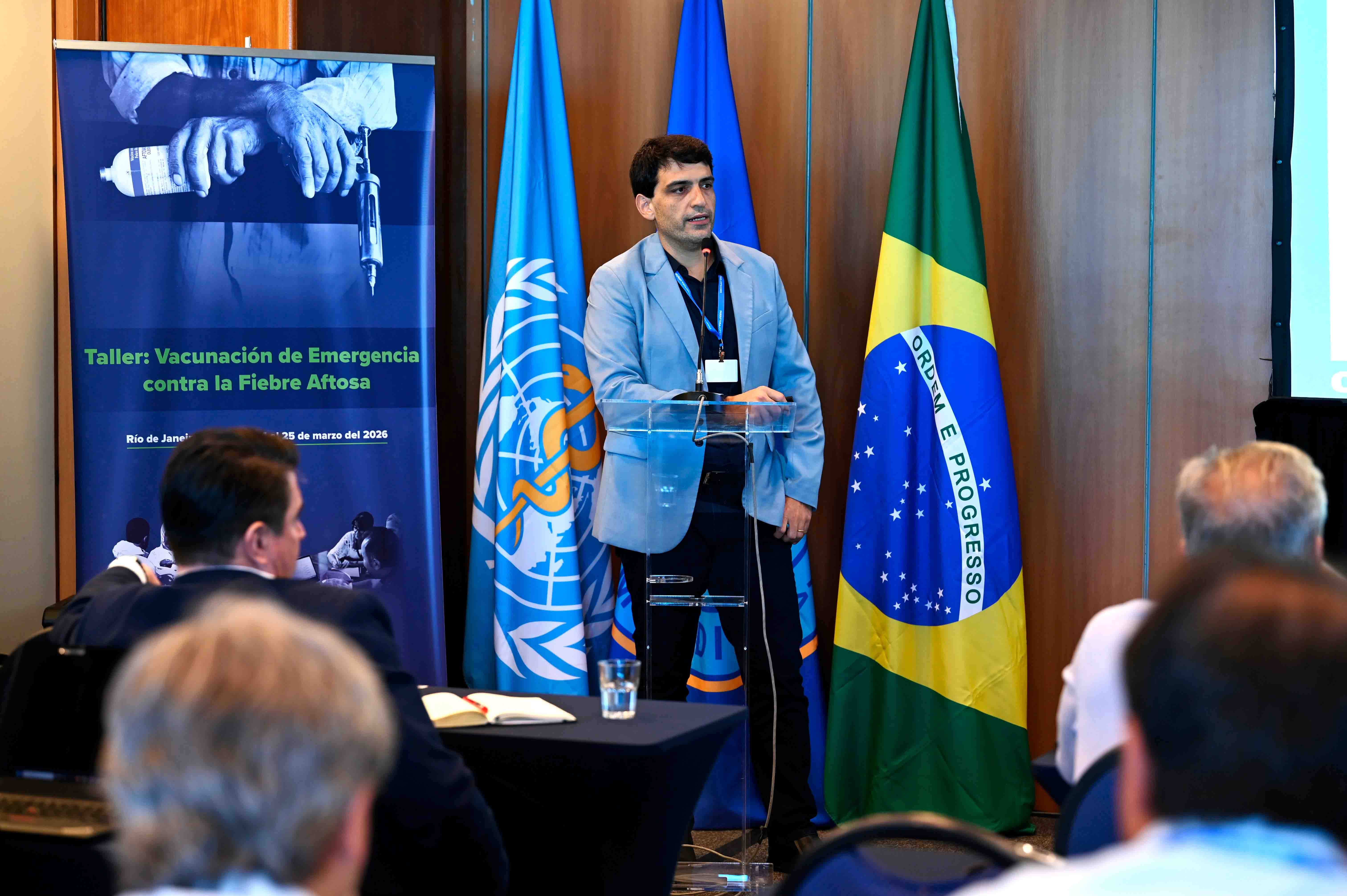 ""participantes del taller de vacunación de emergencia de fiebre aftosa