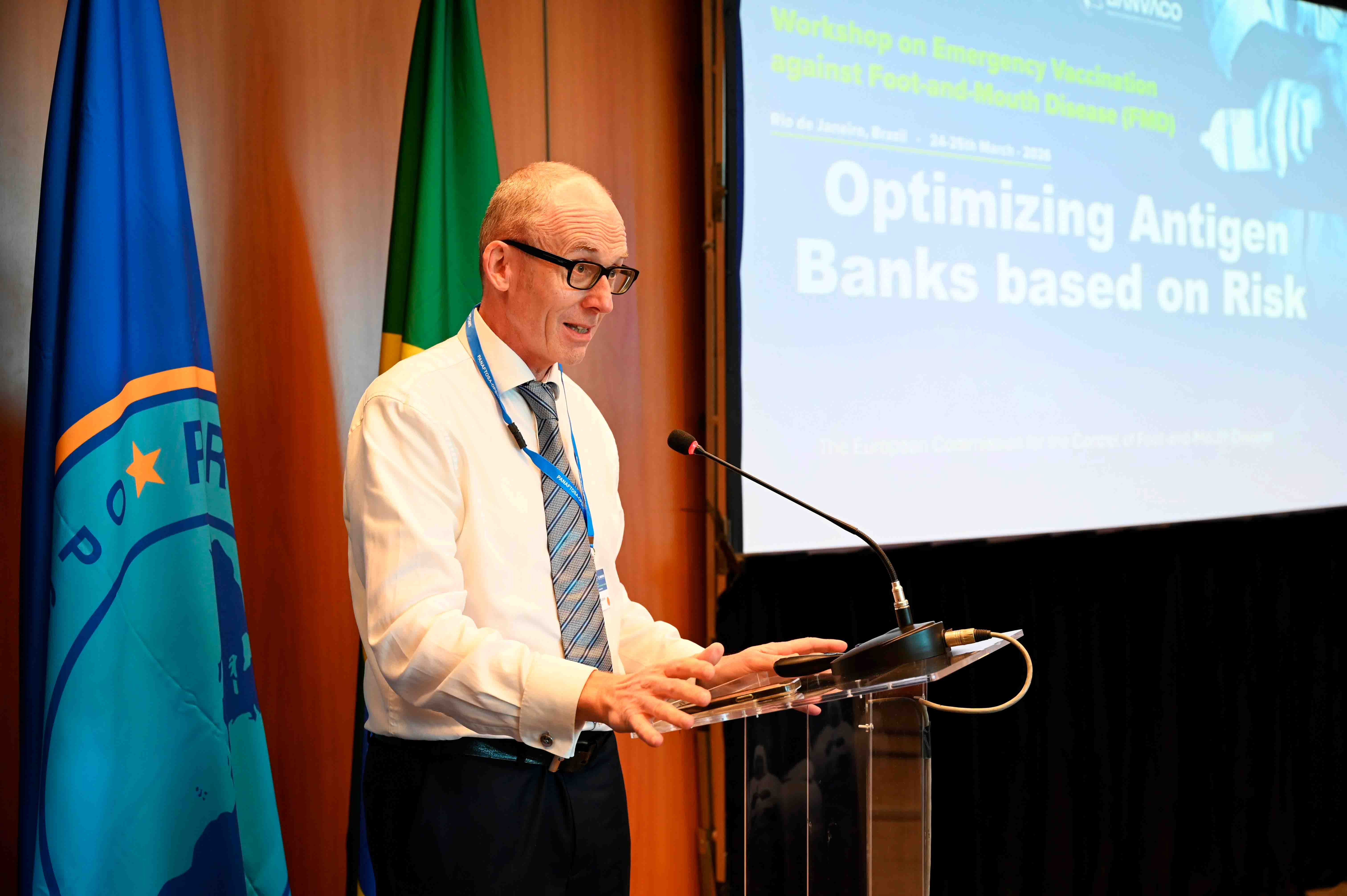 ""participantes del taller de vacunación de emergencia FMD