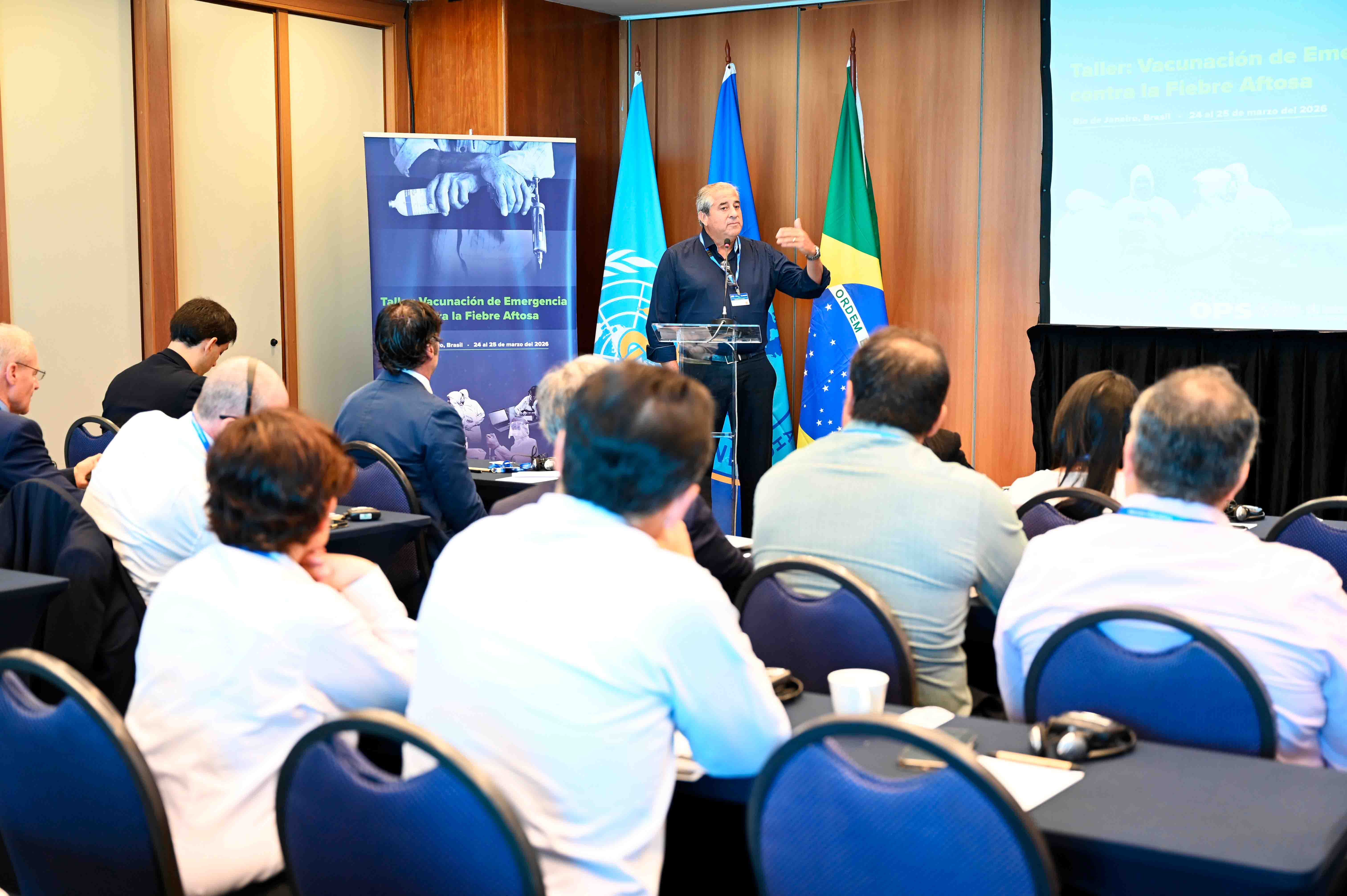 ""participantes del taller de vacunación de emergencia de fiebre aftosa