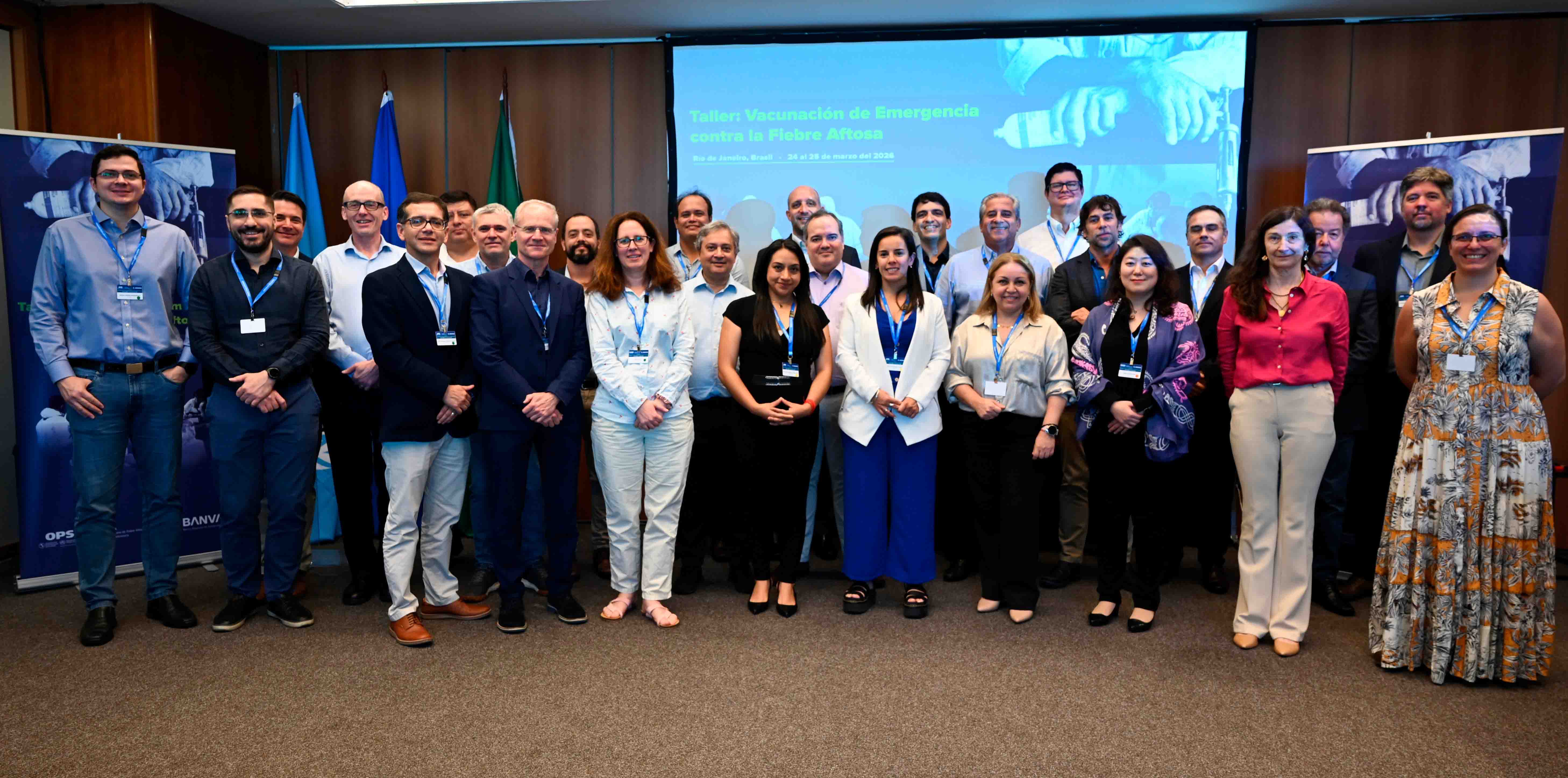 ""participantes del taller de vacunación de emergencia de fiebre aftosa