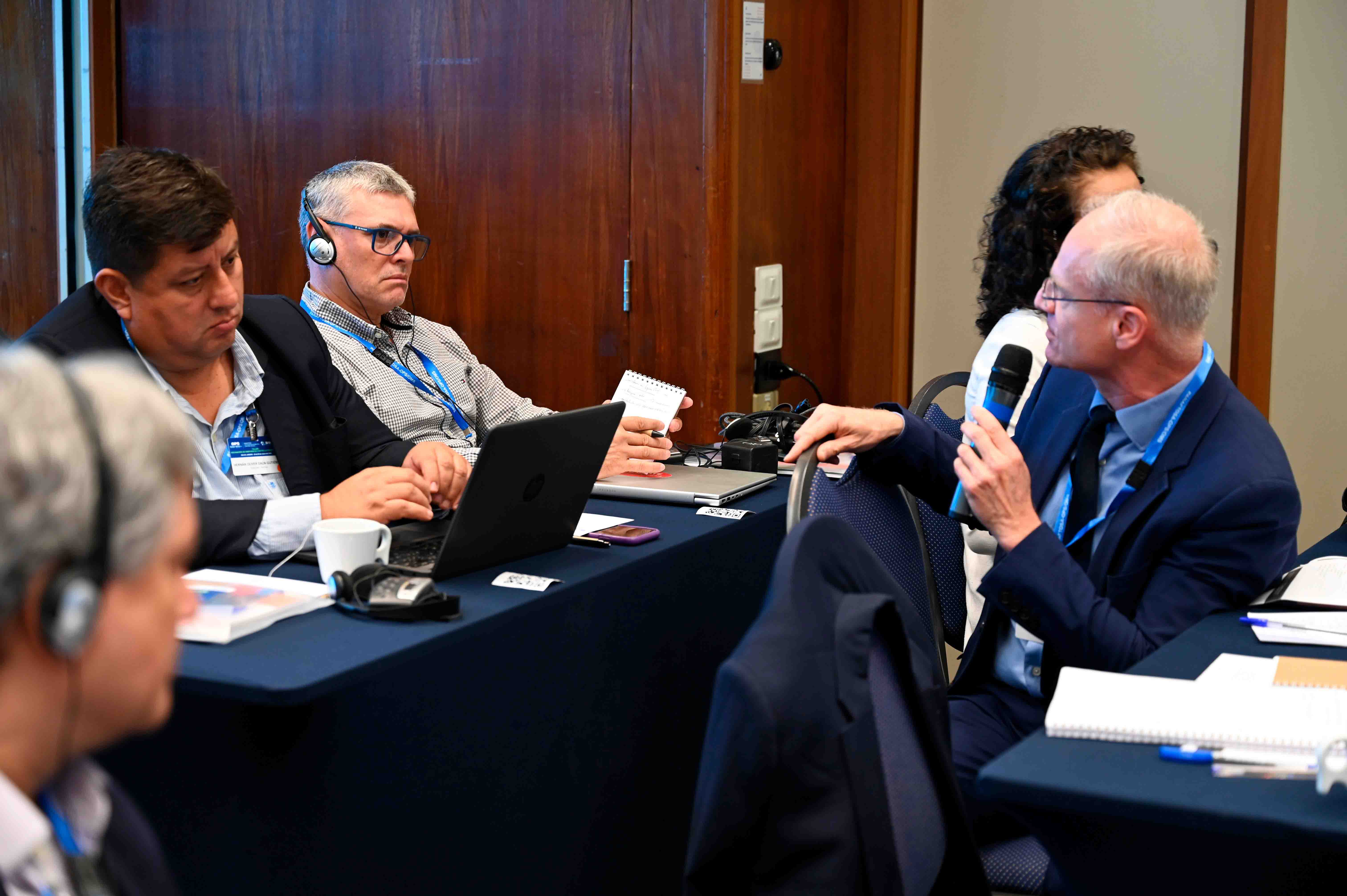 ""participantes del taller de vacunación de emergencia de fiebre aftosa