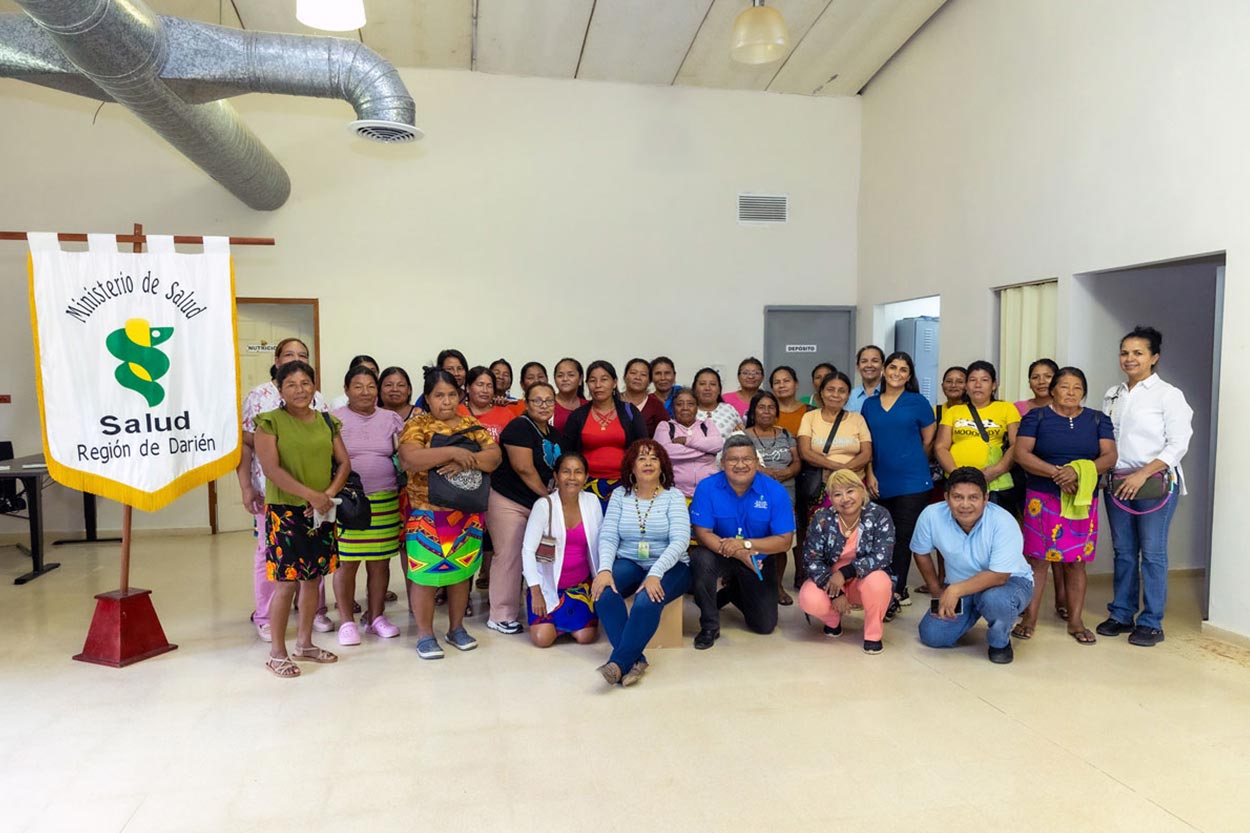 Groupd photo of participants of the midwives knowledge sharing sessions
