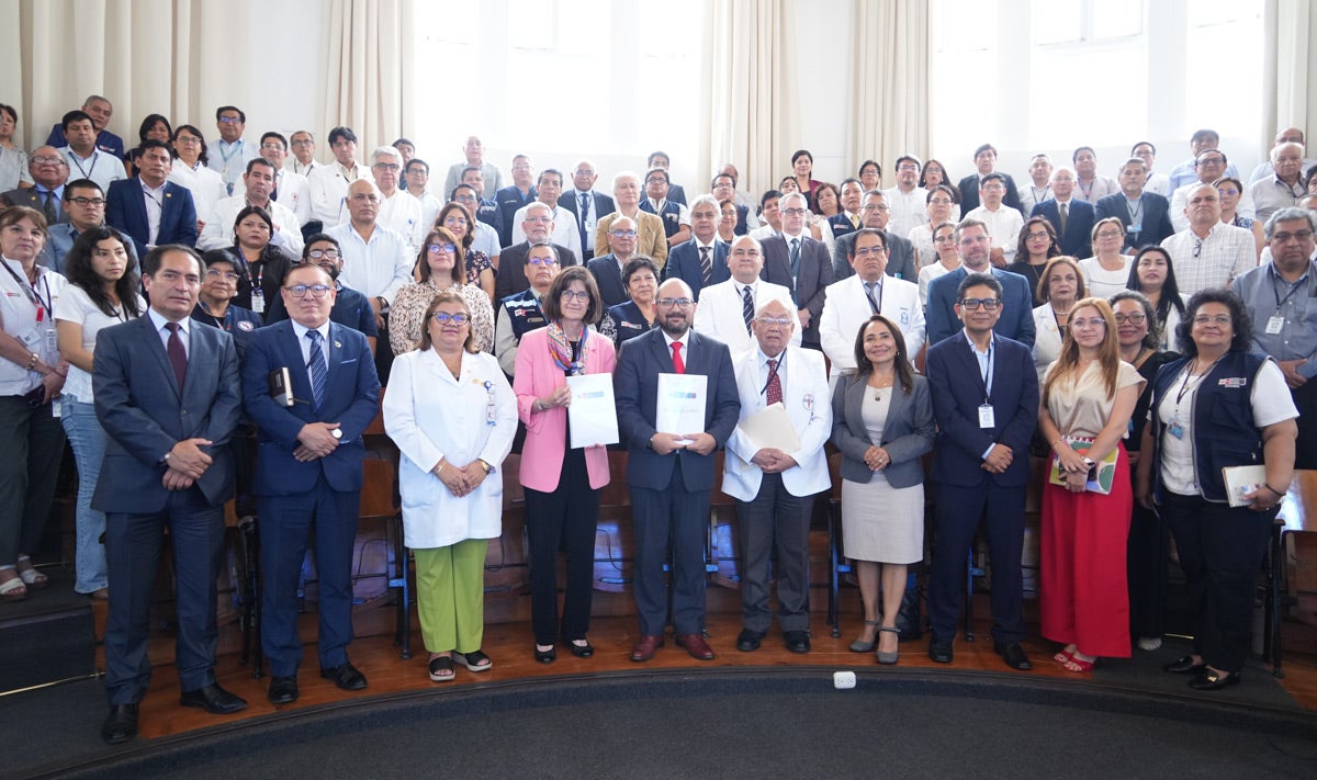 OPS/Luz Rospigliosi|| Reunión de presentación del documento técnico “Evaluación y fortalecimiento de las FESP renovadas en el Perú, 2026–2030”, con la presencia de autoridades y equipos técnicos del sector salud.