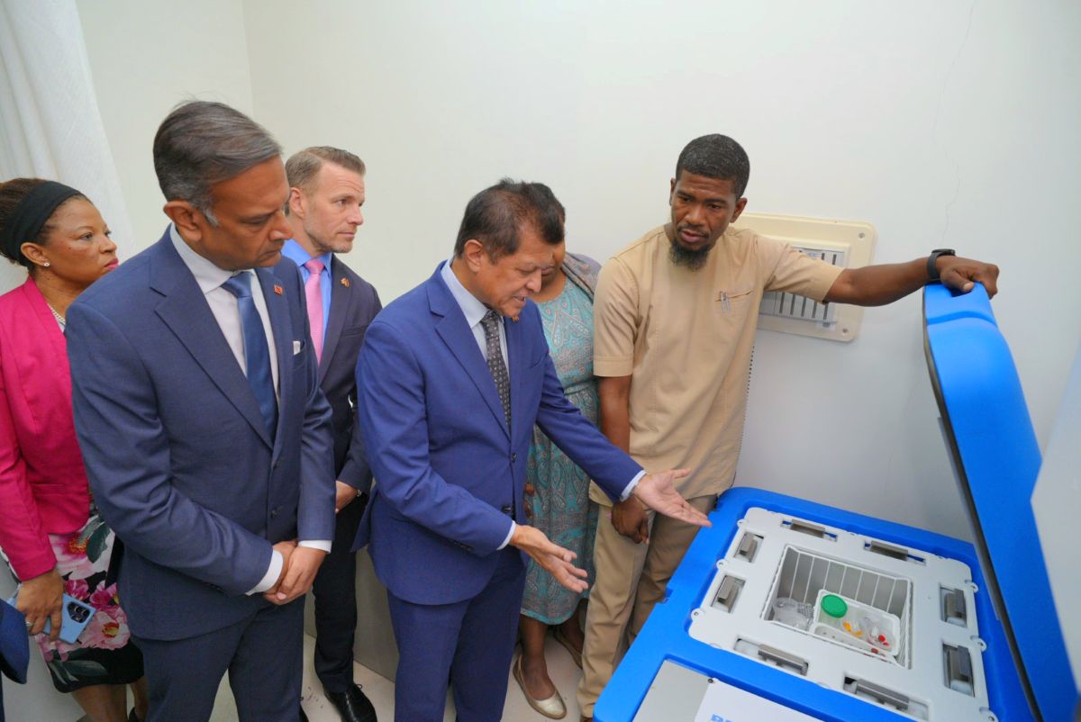 Eleil Briggs, District Nurse ( far right) demonstrates the solar powered vaccination fridge to&nbsp;(L-R) Dr Jeaninie St Bernard - Chief Medical Officer (Ag.), The Honourable Dr. Rishad Seecheran - Minister in the Ministry of Health, His Excellency Michael Ryan Callan - High Commissioner for Canada to the Republic of Trinidad and Tobago and&nbsp; the Honourable Dr. Lackram Bodoe – Minister of Health