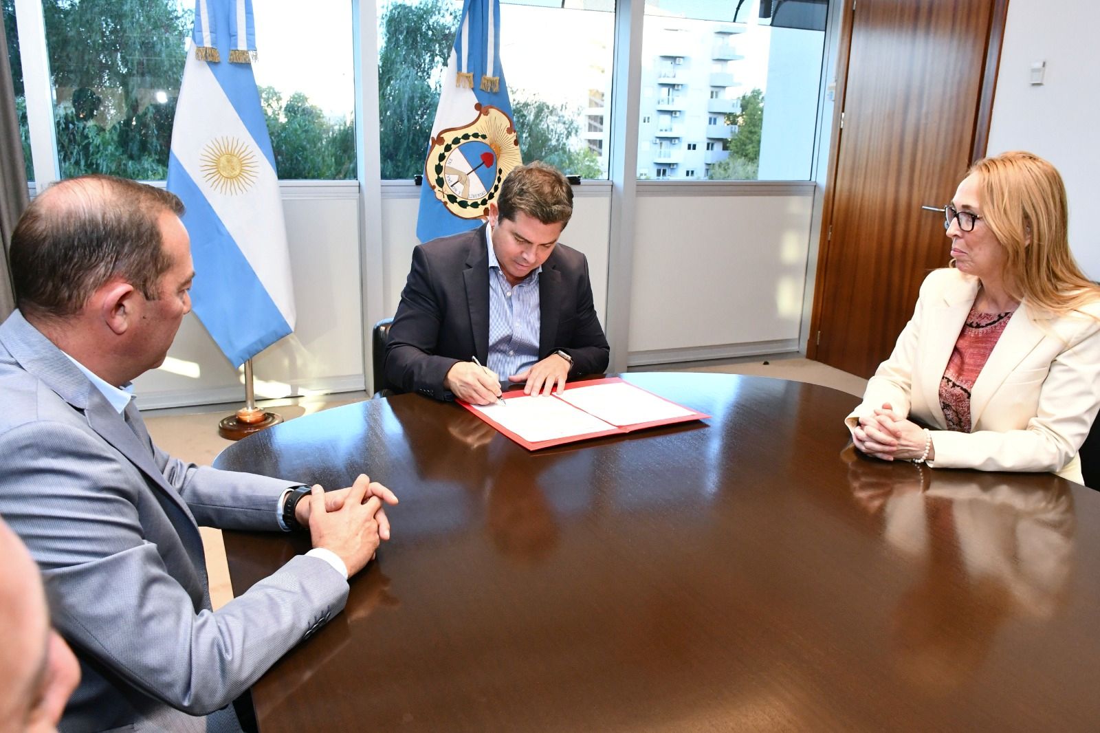 Foto durante la firma