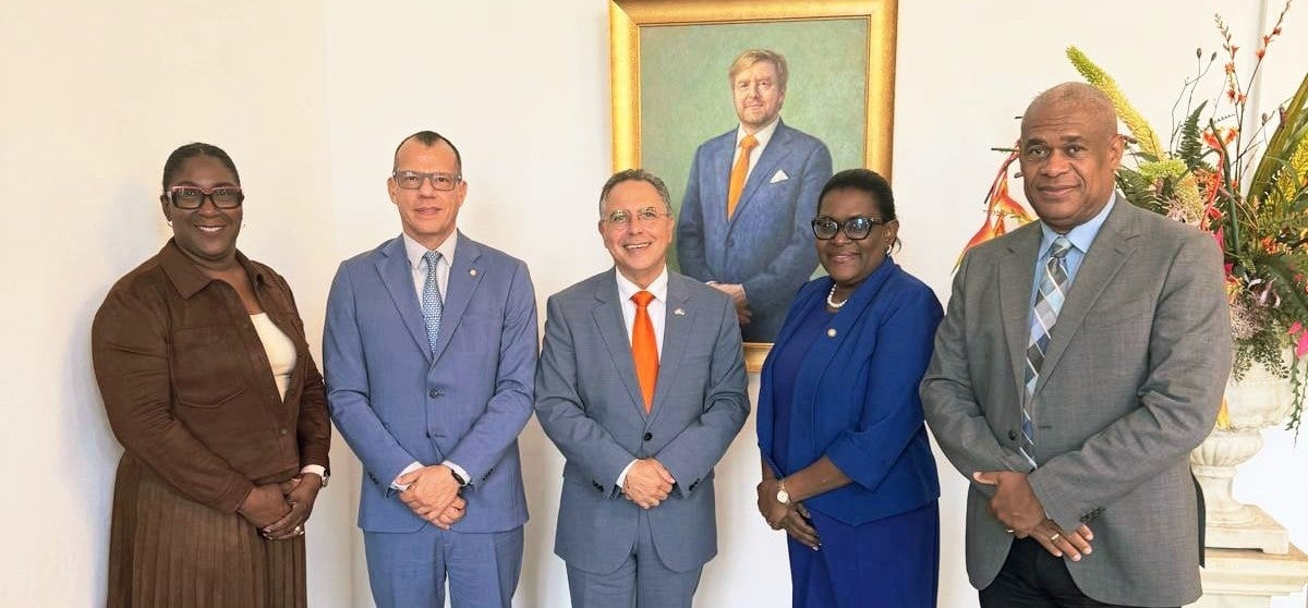 (L-R) Ms. Jeanine Constansia-Kook, Policy Director at the Ministry of Health, Environment and Nature , Curacao, Dr. Gabriel Vivas Francesconi, PAHO/WHO Representative; His Excellency Mr. Mauritsz de Kort, Governor of Curaçao, Dr. Michelle Harris, Advisor for Noncommunicable Diseases and Mental Health at PAHO and Drs Sharlon Melfor, Secretary-General of the Ministry of Health, Environment and Nature