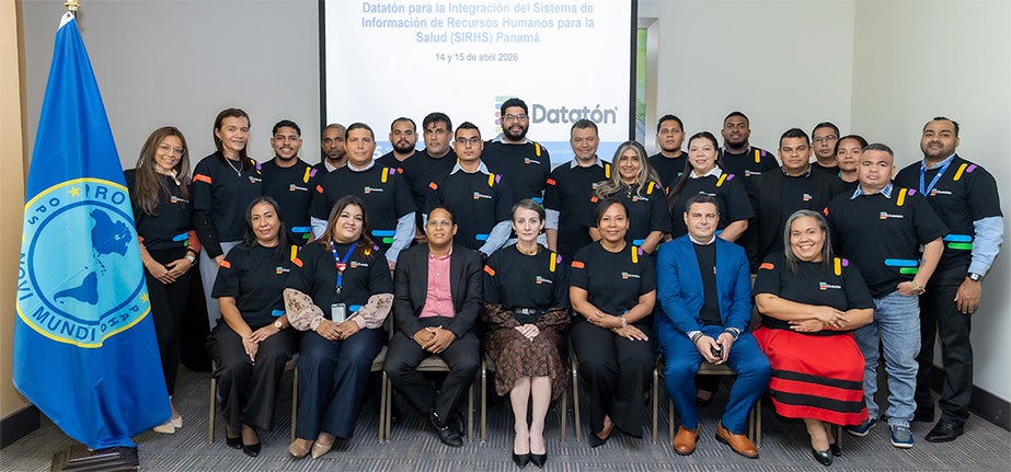 Fotografía grupal de participantes en la Datatón para la integración del SIRHS en Panamá.