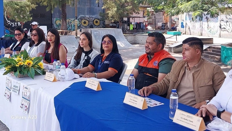 {Autoridades presentes en el dia D contra el Dengue