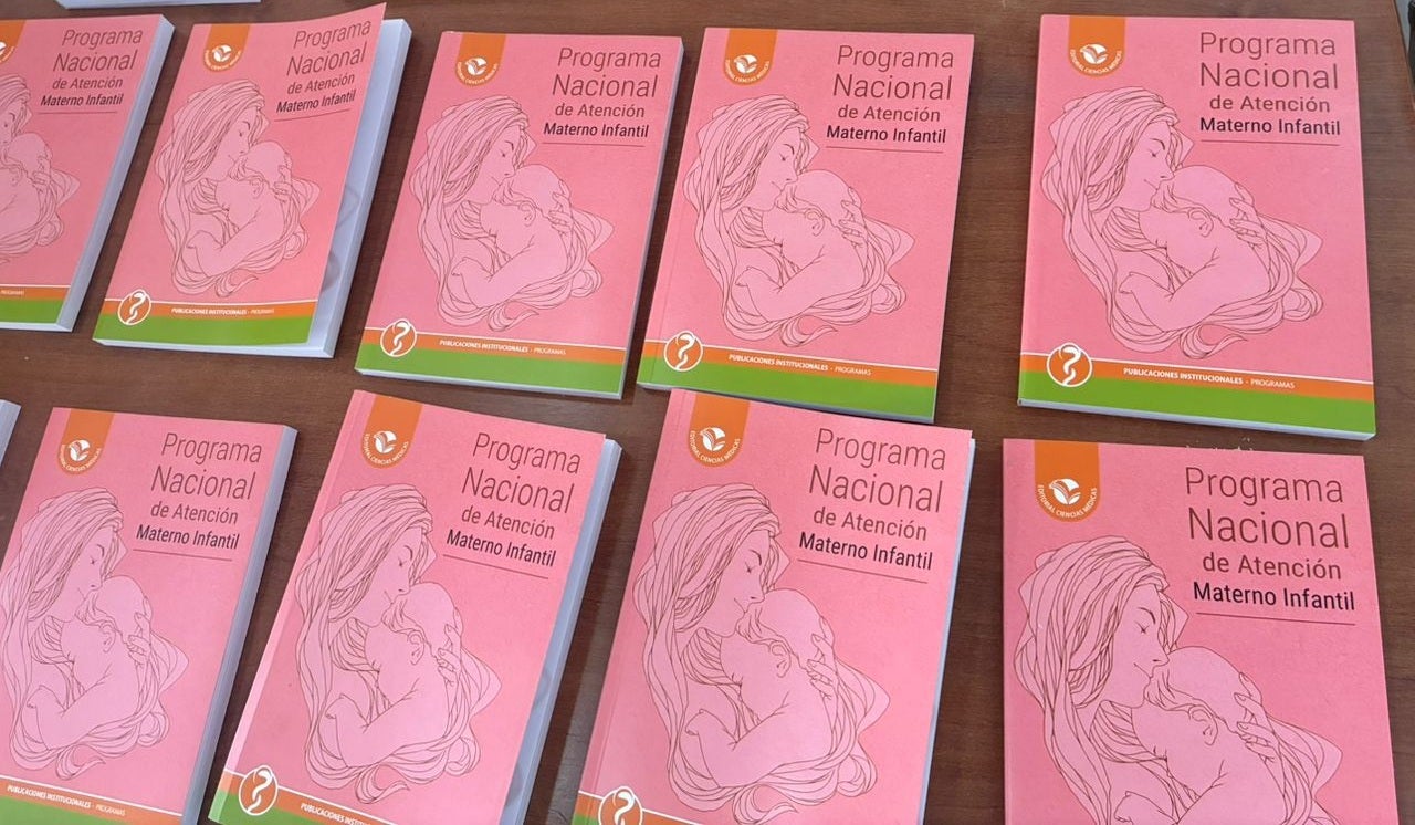 Libro con actualización del Programa de Atención Materno Infantil