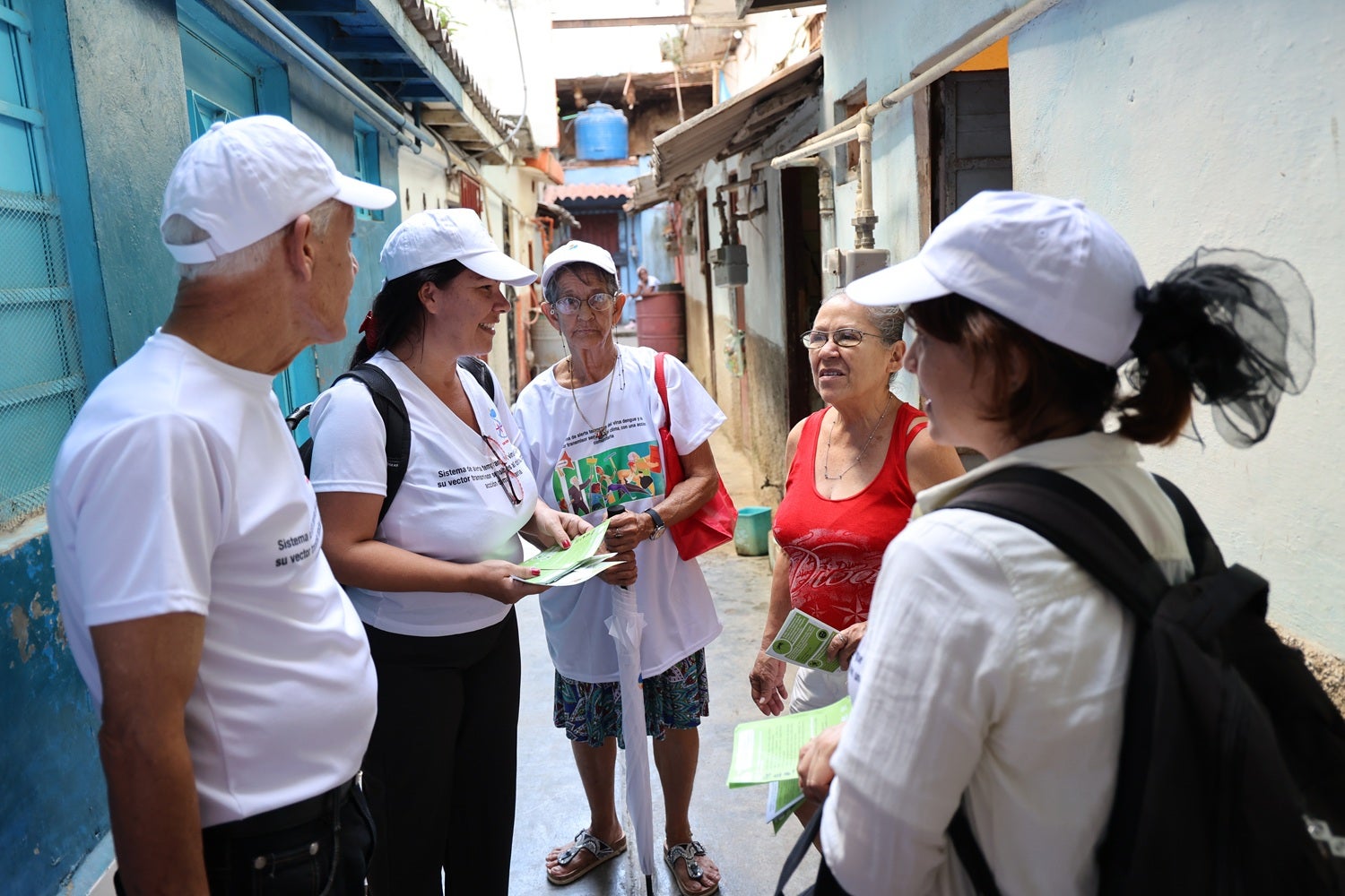 Trabajo en comunidad para sistema de alerta temprana del dengue