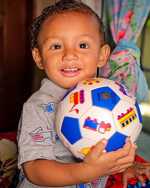 Willy con una bola en sus manos