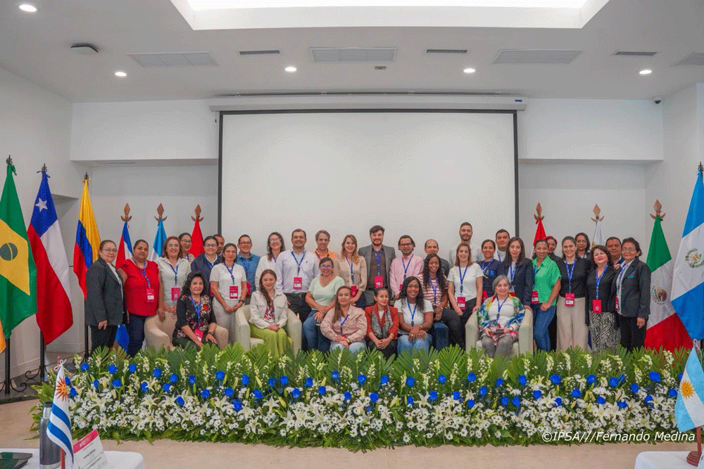 ""foto grupal de los participantes de la 12 asamblea ordinaria de la rilaa