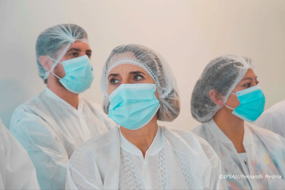 ""participantes de la 12 asamblea ordinaria de la rilaa en visita al laboratorio del IPSA