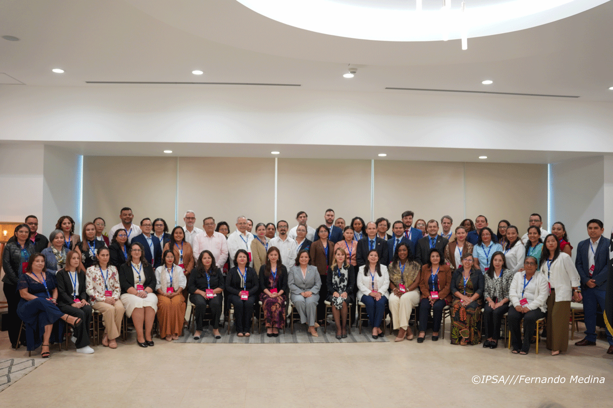 ""foto grupal de los participantes de la 12 asamblea ordinaria de la rilaa