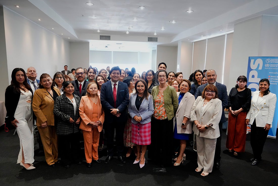 "Fotografía protocolar de las autoridades y equipos técnicos del sector de salud en la Reunión Trimestral de Evaluación Nacional de Intervenciones en Salud Sexual y Reproductiva
