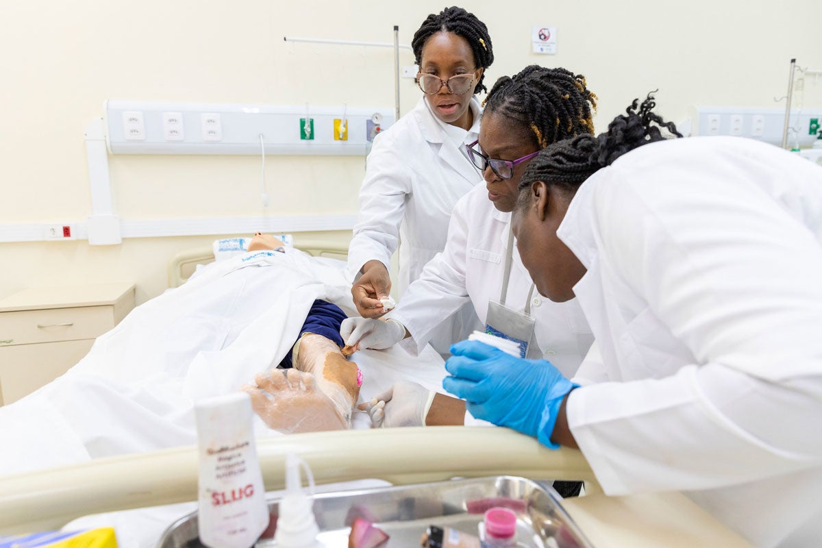 Nursing tutors from Guyana and across the Caribbean trained in simulation laboratories in Brazil to practice scenarios such as seizures, postpartum hemorrhage, and respiratory emergencies.