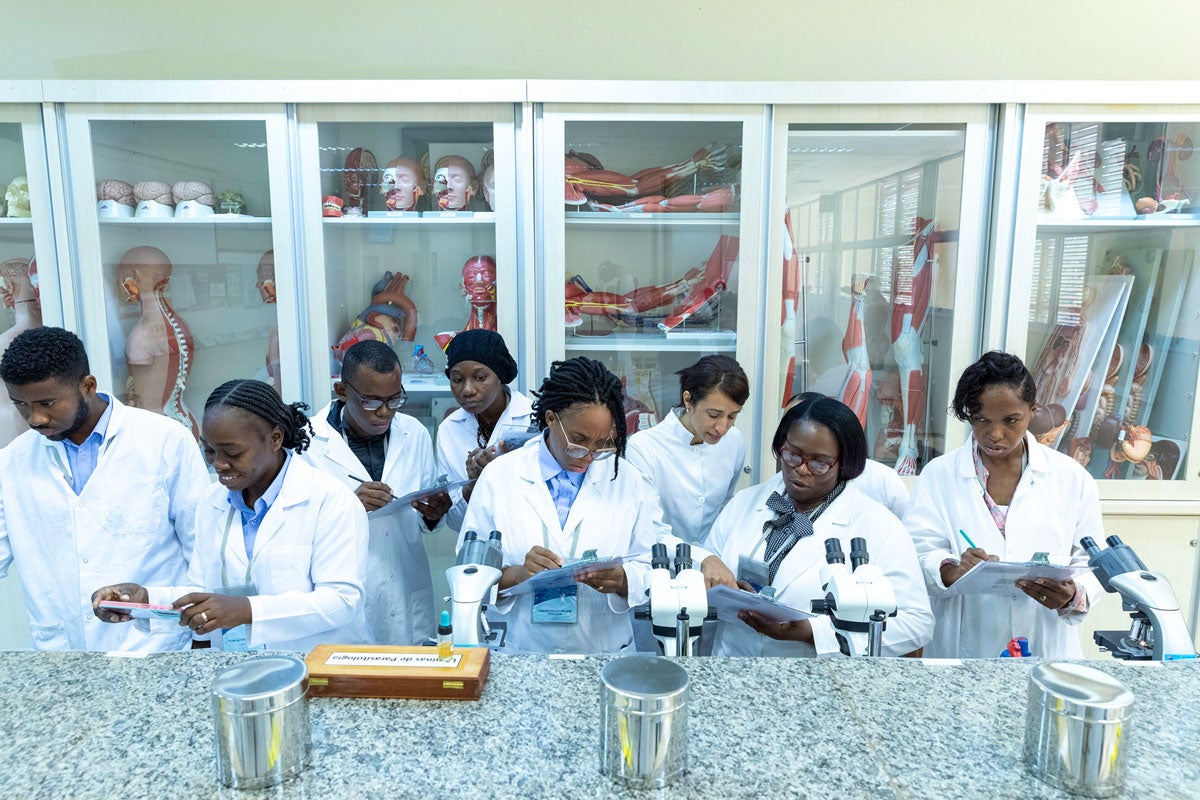Nursing tutors from Guyana and across the Caribbean trained in simulation laboratories in Brazil to practice scenarios such as seizures, postpartum hemorrhage, and respiratory emergencies.