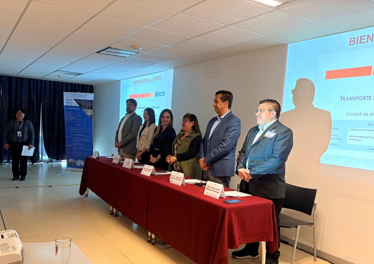 Autoridades durante la inauguración del curso, el 12 de mayo, en las instalaciones del InDRE