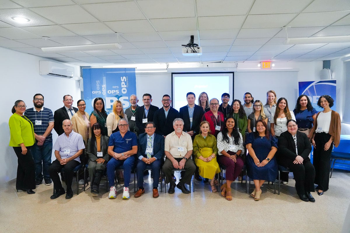 Equipo de epidemiologos, medicos intensivistas
