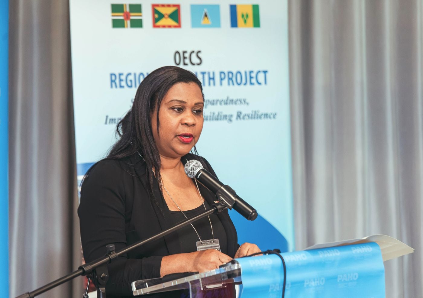 La Sra. Erica Fortune, Secretaria Permanente del Ministerio de Salud de Trinidad y Tobago, dio la bienvenida a los participantes del taller