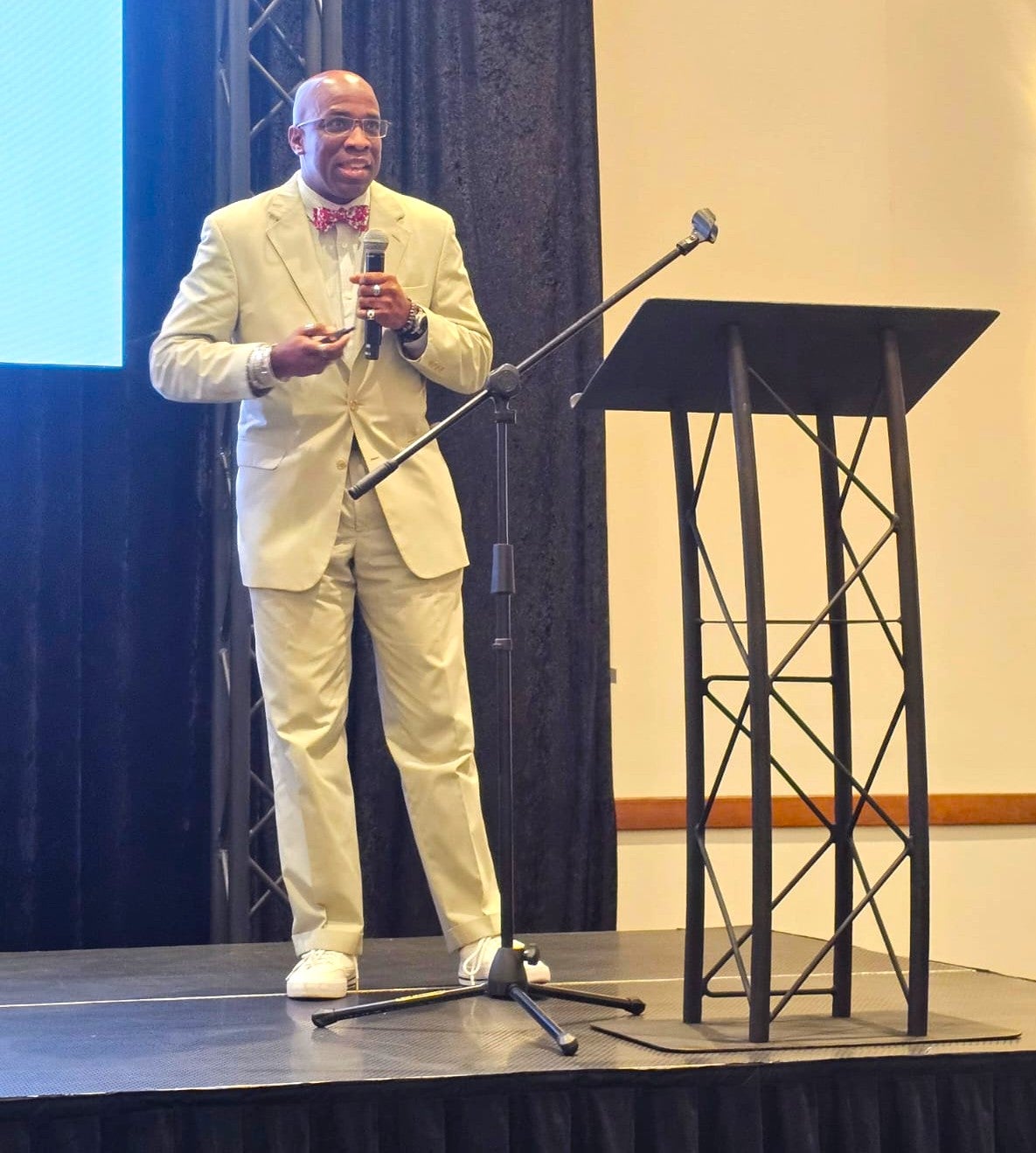 Dr Stephen Nurse-Findlay, Advisor, Communicable Disease Control and Elimination, PAHO/WHO delivers his presentation at the 2026 DuCaPHEN Conference