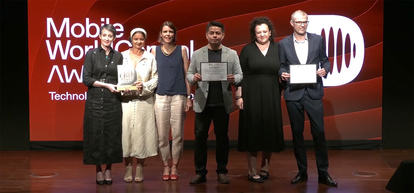 Fotografía de los participantes en la premiación de los MW Capital Awards en representación del OPS y Fundación Barça
