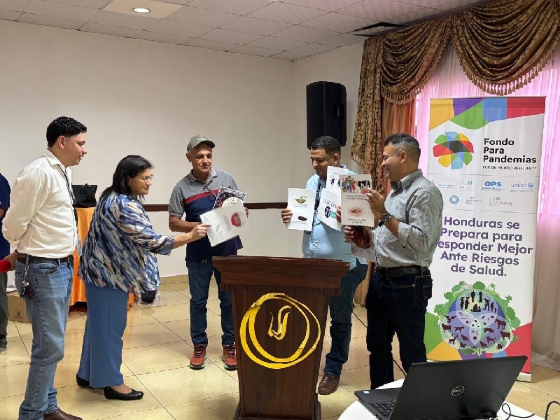 Equipos en taller práctico-gusano barrenador