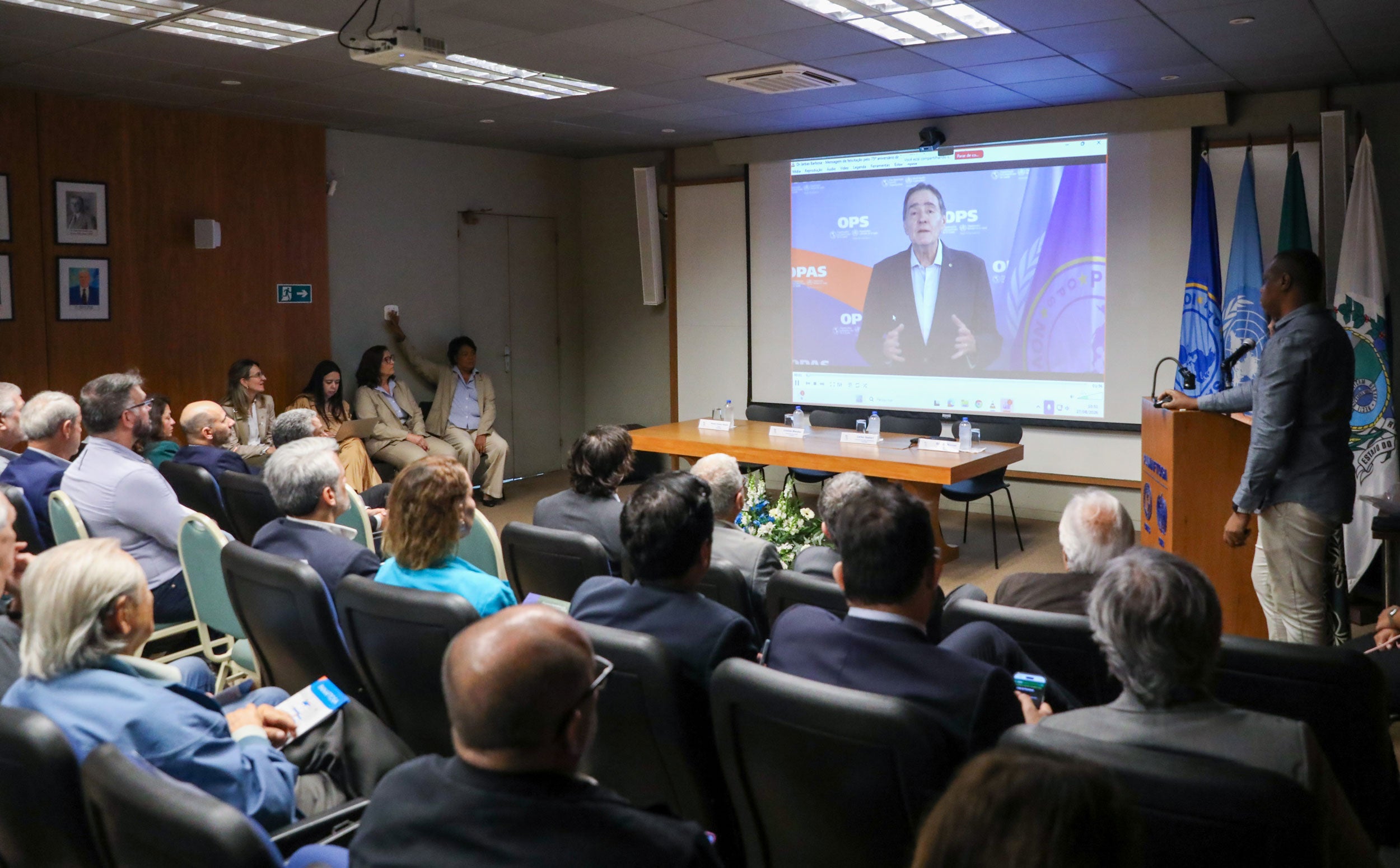 ""Dr. Jarbas Barbosa discursando en vídeo mensaje en la ceremonia de 75 años de PANAFTOSA