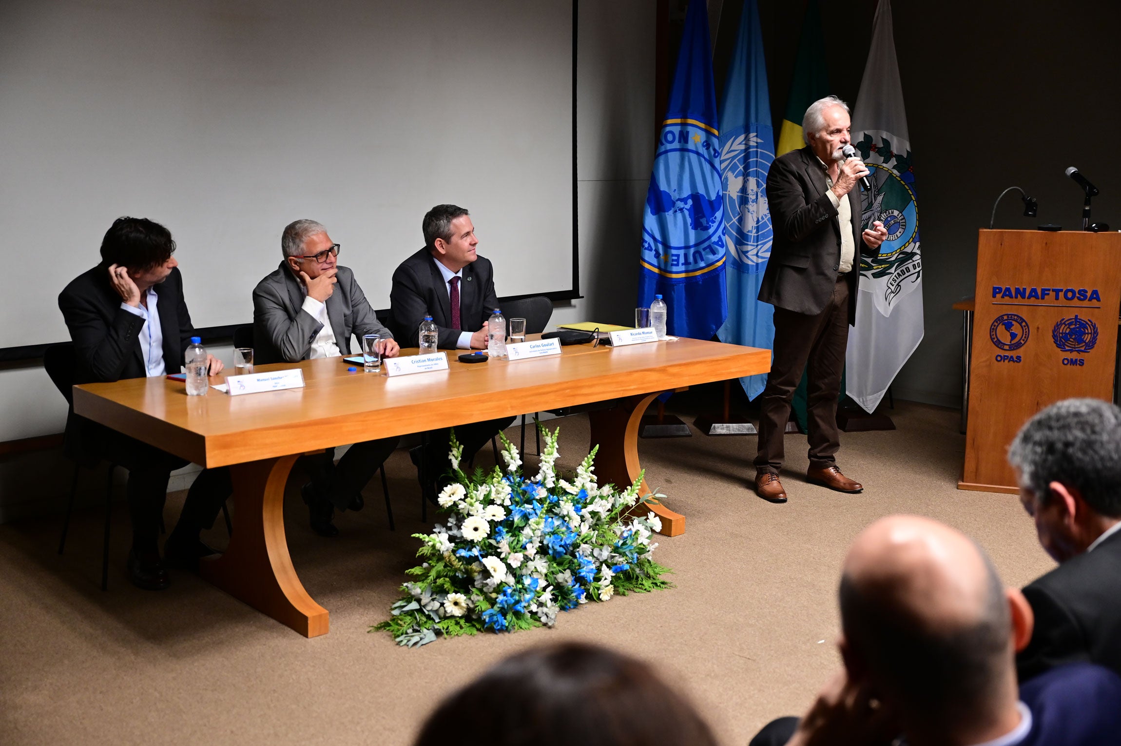 ""Ricardo Mansur discursando en el aniversario de 75 años de PANAFTOSA