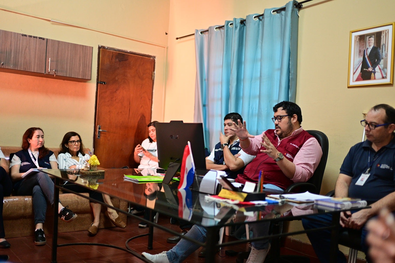 Director del Hospital Distrital de Limpio, Dr. Pablo Espinoza y su equipo. 