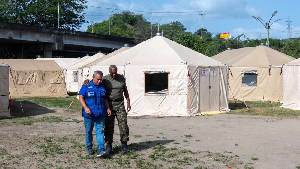 El EMT de Barbados llegó a Venezuela con personal de salud, medicamentos y equipos médicos para reforzar la capacidad local de brindar atención de emergencia, servicios de diagnóstico, cirugía y otros servicios de salud tras el terremoto.