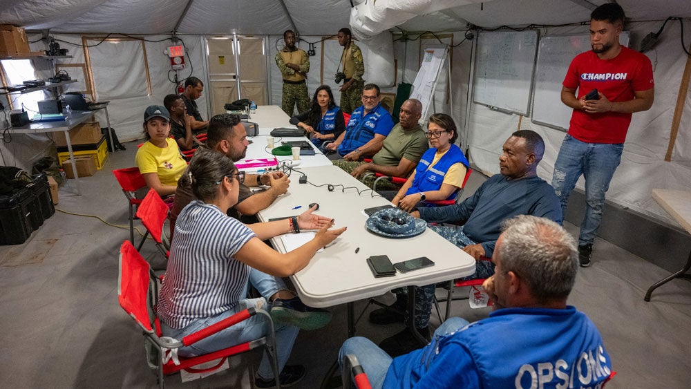 El EMT de Barbados llegó a Venezuela con personal de salud, medicamentos y equipos médicos para reforzar la capacidad local de brindar atención de emergencia, servicios de diagnóstico, cirugía y otros servicios de salud tras el terremoto.