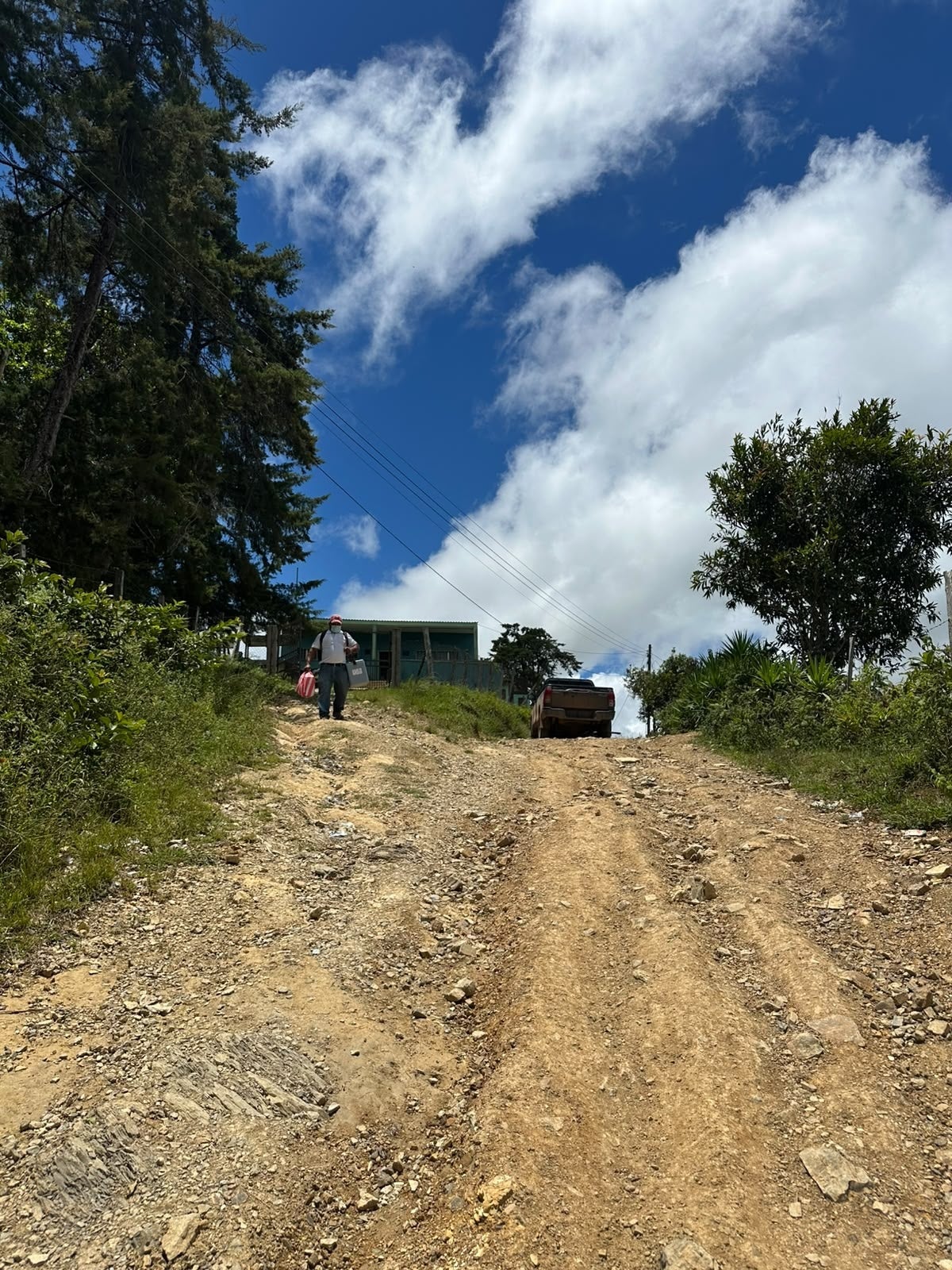 Camino de tierra hacia El Higuero