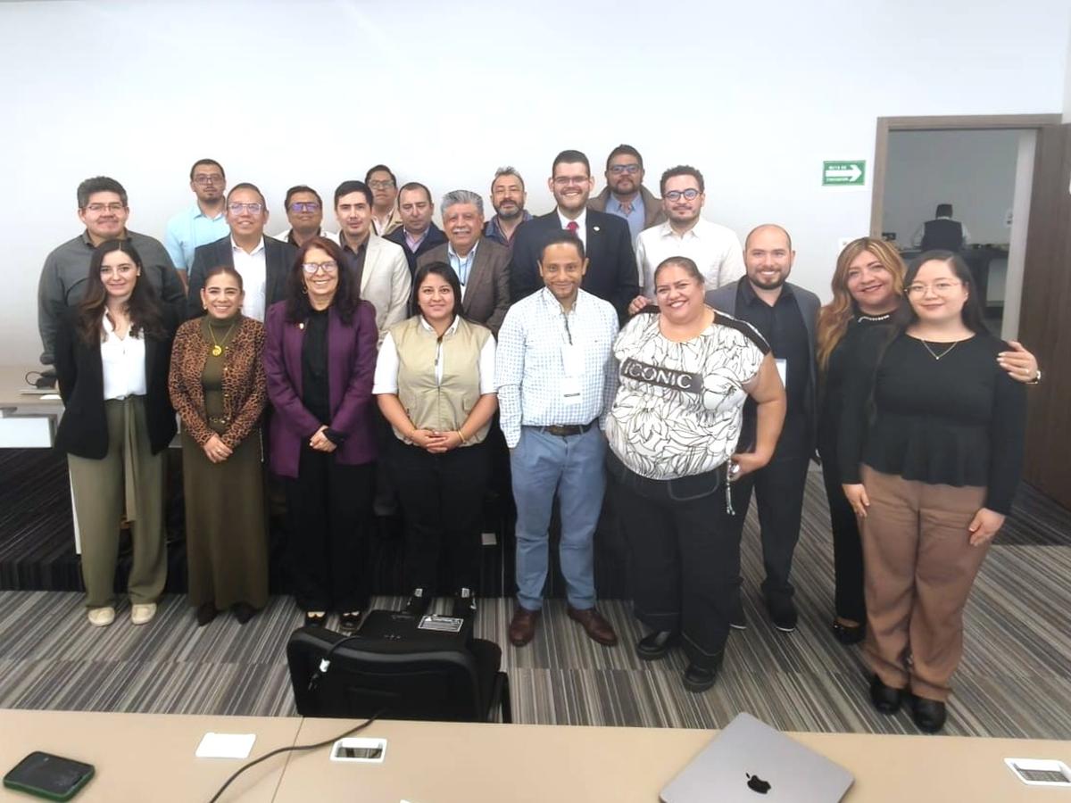 Personas participantes del taller sobre iniciativa HEARTS en CENAPRECE, reunión enfocada en la interoperabilidad de los sistemas de información