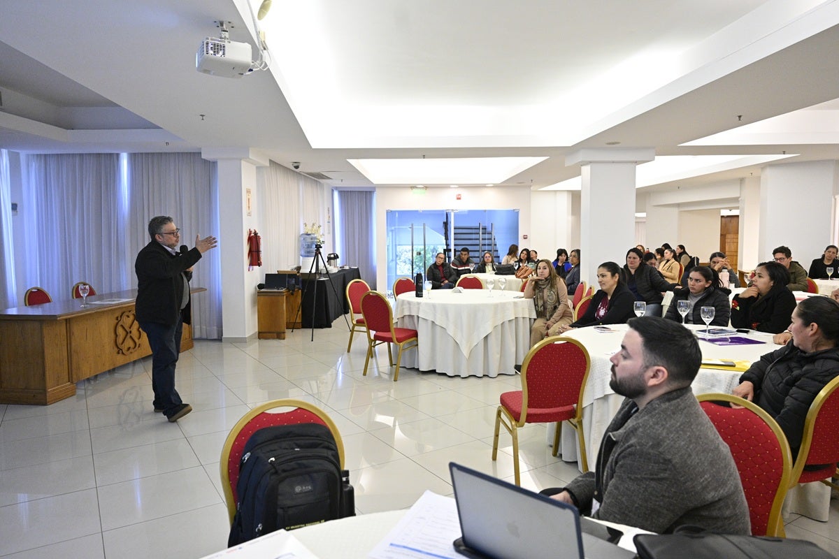 Dr. Rodolfo Barrios facilitador del taller de empadronamiento 
